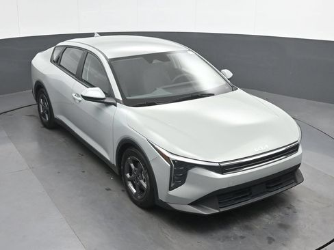 Used 2025 Kia K4 FWD image 32