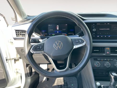 Used 2022 Volkswagen Taos SE AWD/4WD image 16