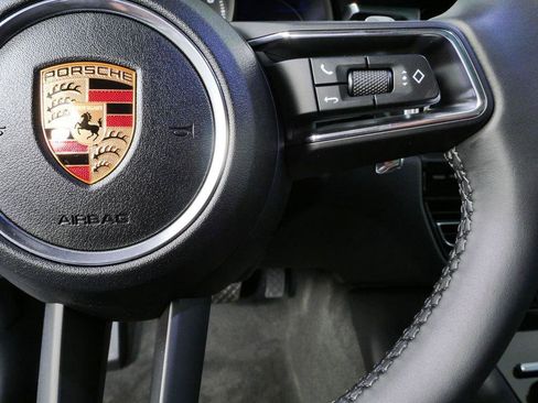 Used 2026 Porsche Macan AWD/4WD image 8