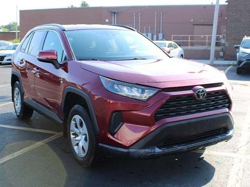Used 2021 Toyota RAV4 LE AWD/4WD image 4
