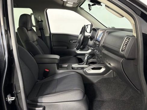 Used 2024 Nissan Frontier SV image 19