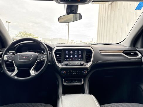 Used 2023 GMC Acadia SLE image 9