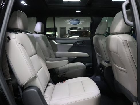 Used 2026 GMC Acadia Elevation w/ Elevation Premium Package FWD image 21