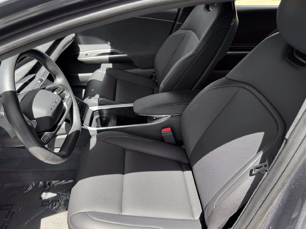 Used 2024 Lucid Air Touring AWD/4WD image 15