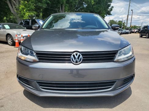 Used 2012 Volkswagen Jetta SE FWD image 2