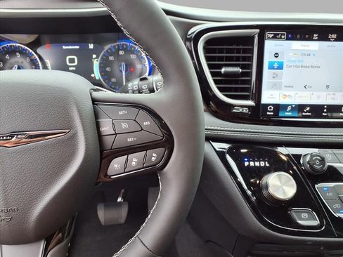 New 2026 Chrysler Pacifica Select image 11