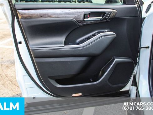 Used 2023 Toyota Highlander Limited image 40