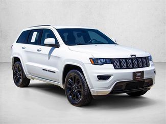 Used 2018 Jeep Grand Cherokee Altitude AWD/4WD video 3