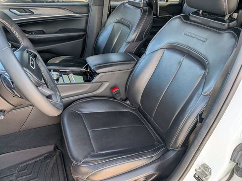 Used 2023 Jeep Grand Cherokee L Overland AWD/4WD image 14