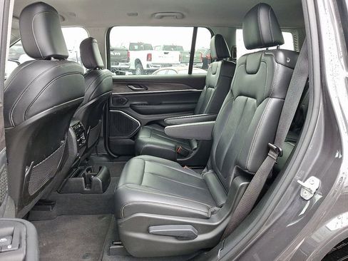 Used 2022 Jeep Grand Cherokee L Limited image 11