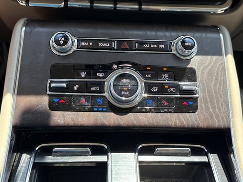 Used 2021 Lincoln Aviator Reserve w/ Equipment Group 201A RWD image 26