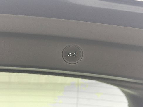 Used 2022 Tesla Model Y Long Range AWD/4WD image 31