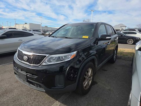 Used 2015 Kia Sorento LX image 9