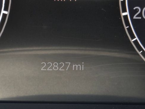 Used 2025 Jeep Grand Cherokee Altitude AWD/4WD image 16