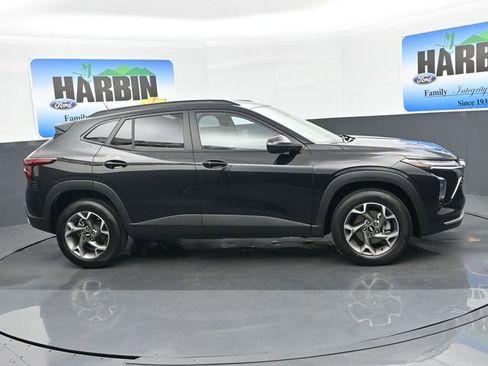 Used 2025 Chevrolet Trax LT w/ LT Convenience Package image 7