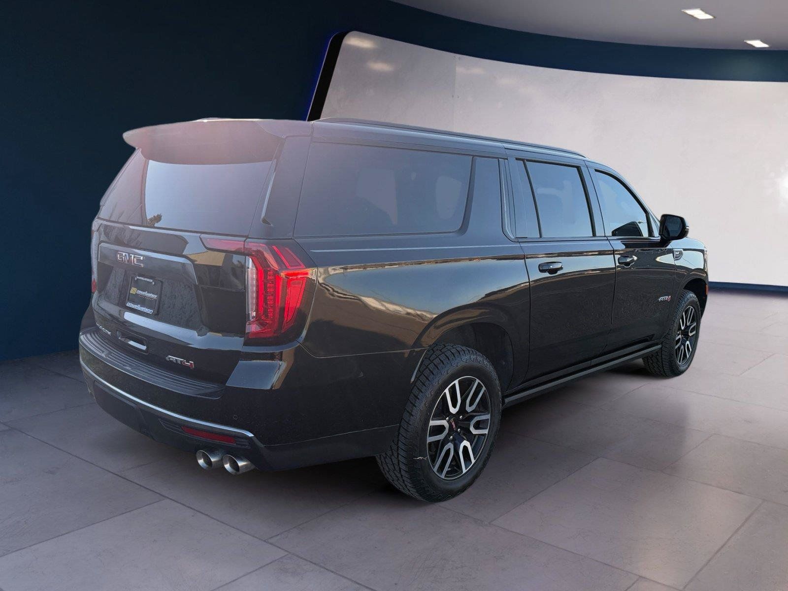 Used 2024 GMC Yukon XL AT4 AWD/4WD image 5