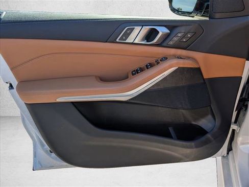 Certified 2022 BMW X5 sDrive40i w/ M Sport Package image 11