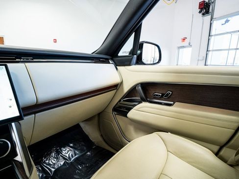 Used 2023 Land Rover Range Rover Long Wheelbase SE image 51