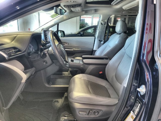 Used 2021 Toyota Sienna Limited FWD image 12