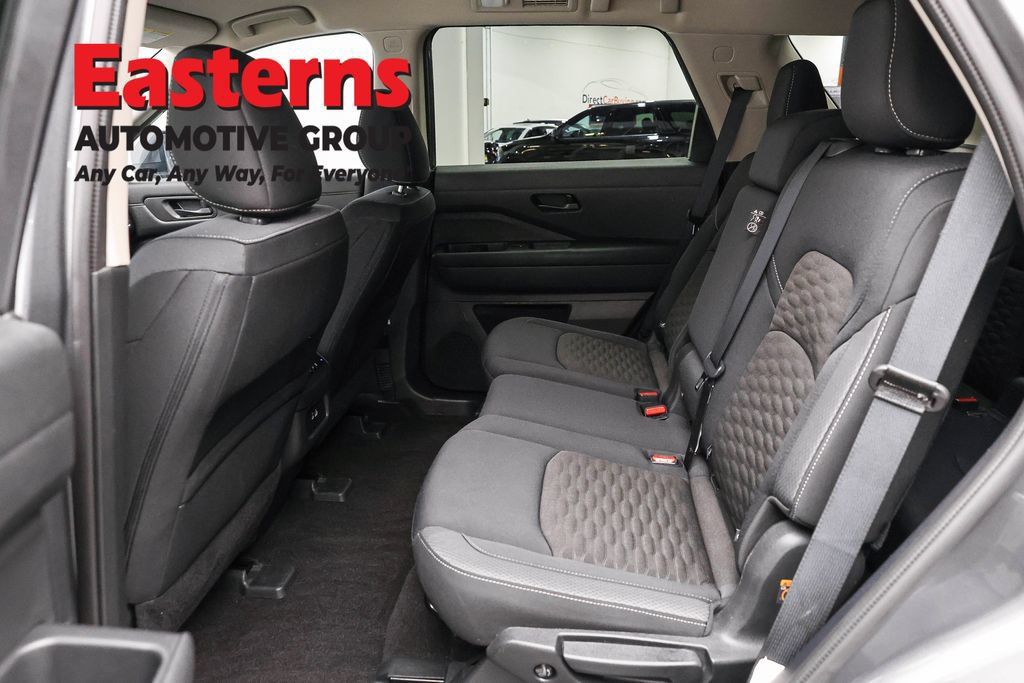 Used 2024 Nissan Pathfinder SV AWD/4WD image 22