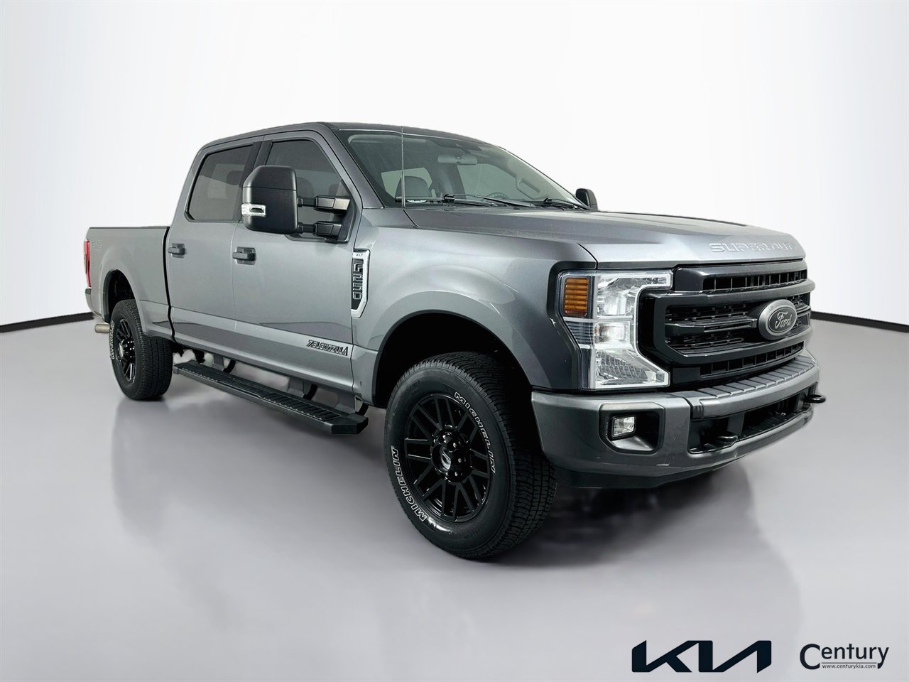 Used 2022 Ford F250 XLT w/ Black Appearance Package AWD/4WD image 3