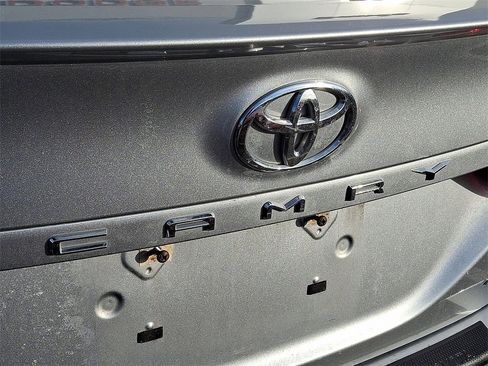 Used 2018 Toyota Camry L image 9