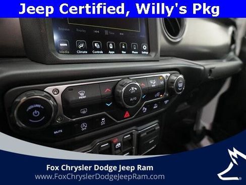 Certified 2021 Jeep Gladiator Willys image 19