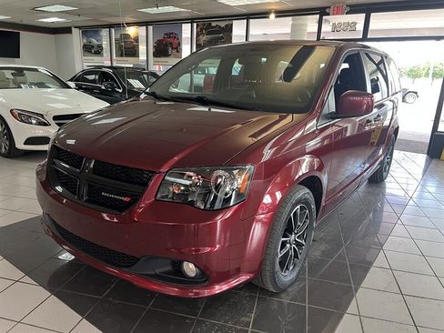 Used 2018 Dodge Grand Caravan SE image 1