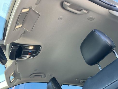 Used 2022 Jeep Grand Cherokee Limited w/ Luxury Tech Group II image 23