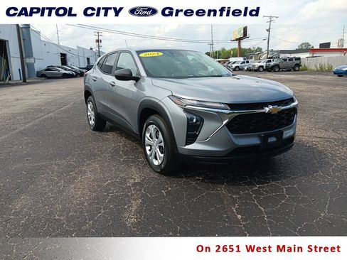 Used 2024 Chevrolet Trax LS w/ Driver Confidence Package FWD image 1