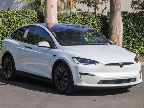 Used 2024 Tesla Model X AWD/4WD image 4