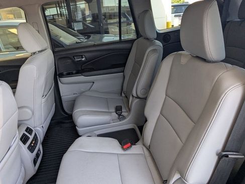 Used 2022 Honda Pilot Touring image 19