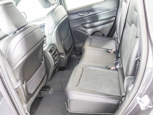 New 2025 Jeep Grand Cherokee Altitude image 27