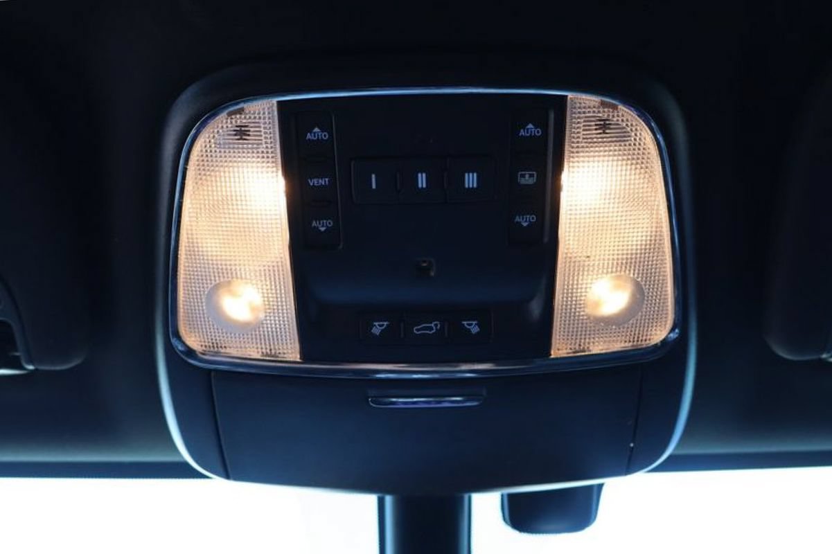 Used 2019 Jeep Grand Cherokee Overland AWD/4WD image 23
