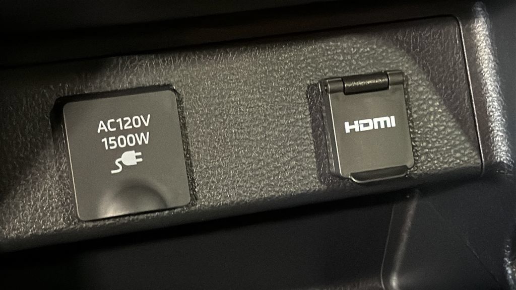 Used 2024 Toyota Sienna Limited AWD/4WD image 19
