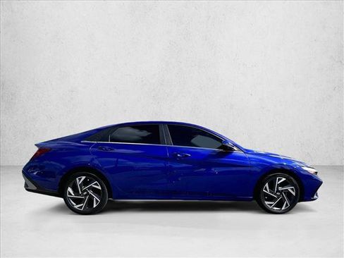 Used 2024 Hyundai Elantra Limited FWD image 5