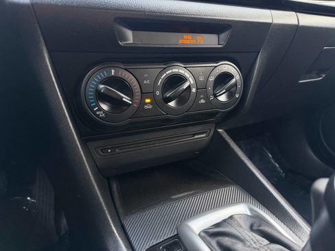 Used 2014 MAZDA MAZDA3 i Sport image 36