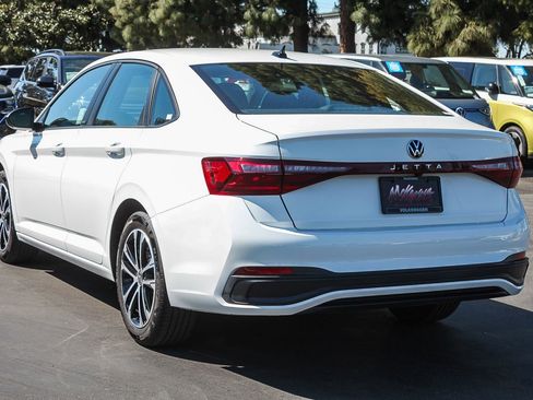 Used 2025 Volkswagen Jetta Sport image 8