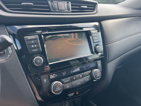 Used 2018 Nissan Rogue SV FWD image 13