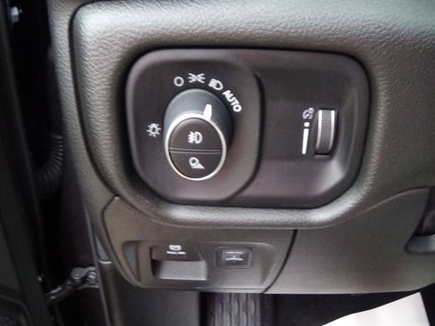 Certified 2025 RAM 1500 Tradesman AWD/4WD image 17