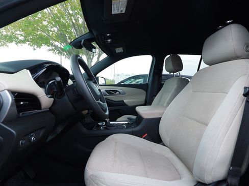 Used 2022 Chevrolet Traverse LS FWD image 15