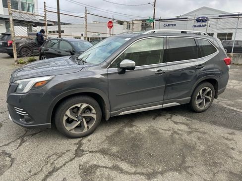 Used 2023 Subaru Forester Touring image 3
