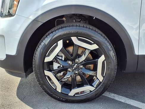 Used 2025 Kia Telluride S image 7