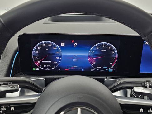 Used 2025 Mercedes-Benz GLB 35 AMG 4MATIC image 42