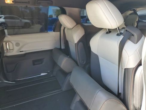 Used 2021 Toyota Sienna XSE image 7