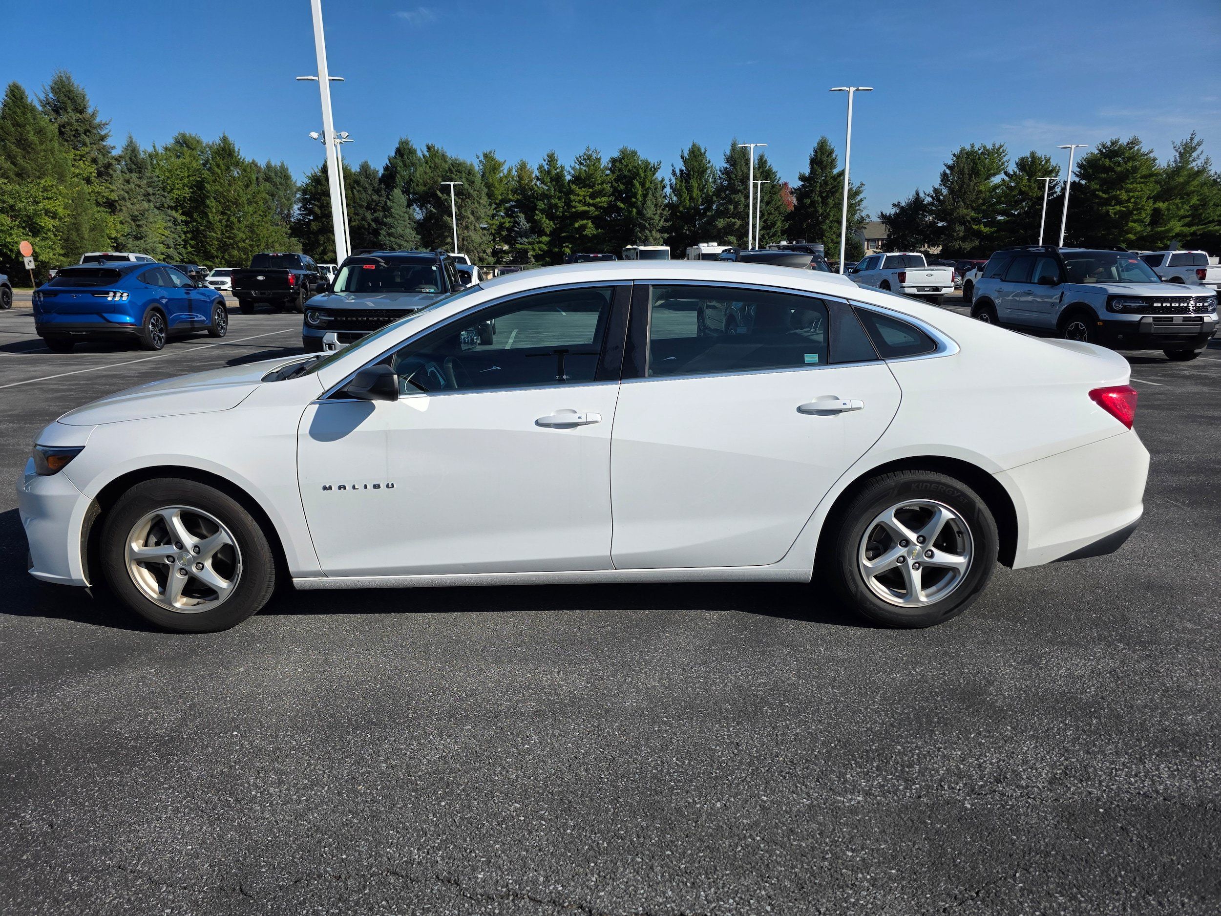 Used 2018 Chevrolet Malibu LS FWD image 2