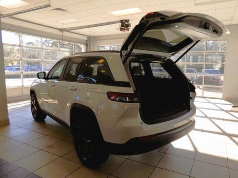 New 2026 Jeep Grand Cherokee Limited w/ Limited Altitude Package image 7