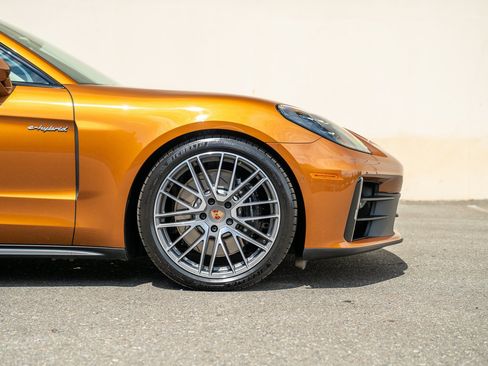 Certified 2025 Porsche Panamera 4 AWD/4WD image 9