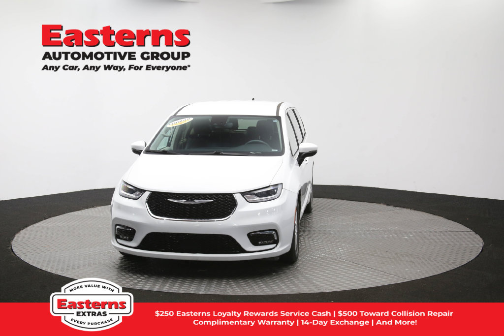 Used 2023 Chrysler Pacifica Touring-L FWD image 57