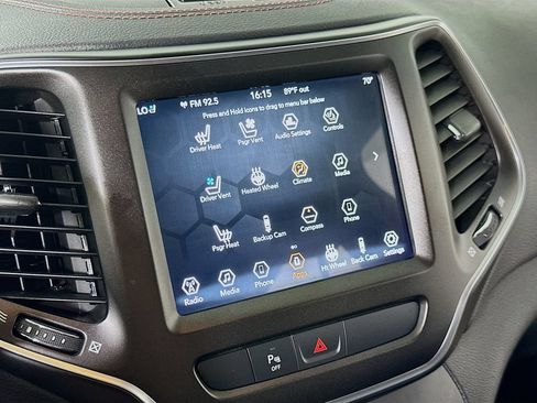 Used 2019 Jeep Cherokee Trailhawk AWD/4WD image 26